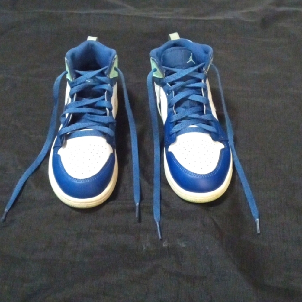 Jordan 1s.    Size 3y